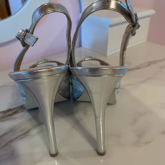 Guess silver heels size 7 - Picture 4 of 9